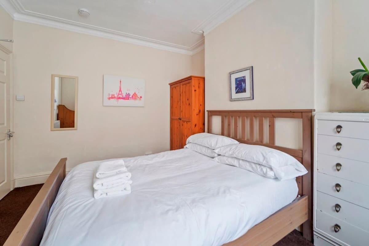 4 Bed Homely Retreat - Wolverhampton Esterno foto