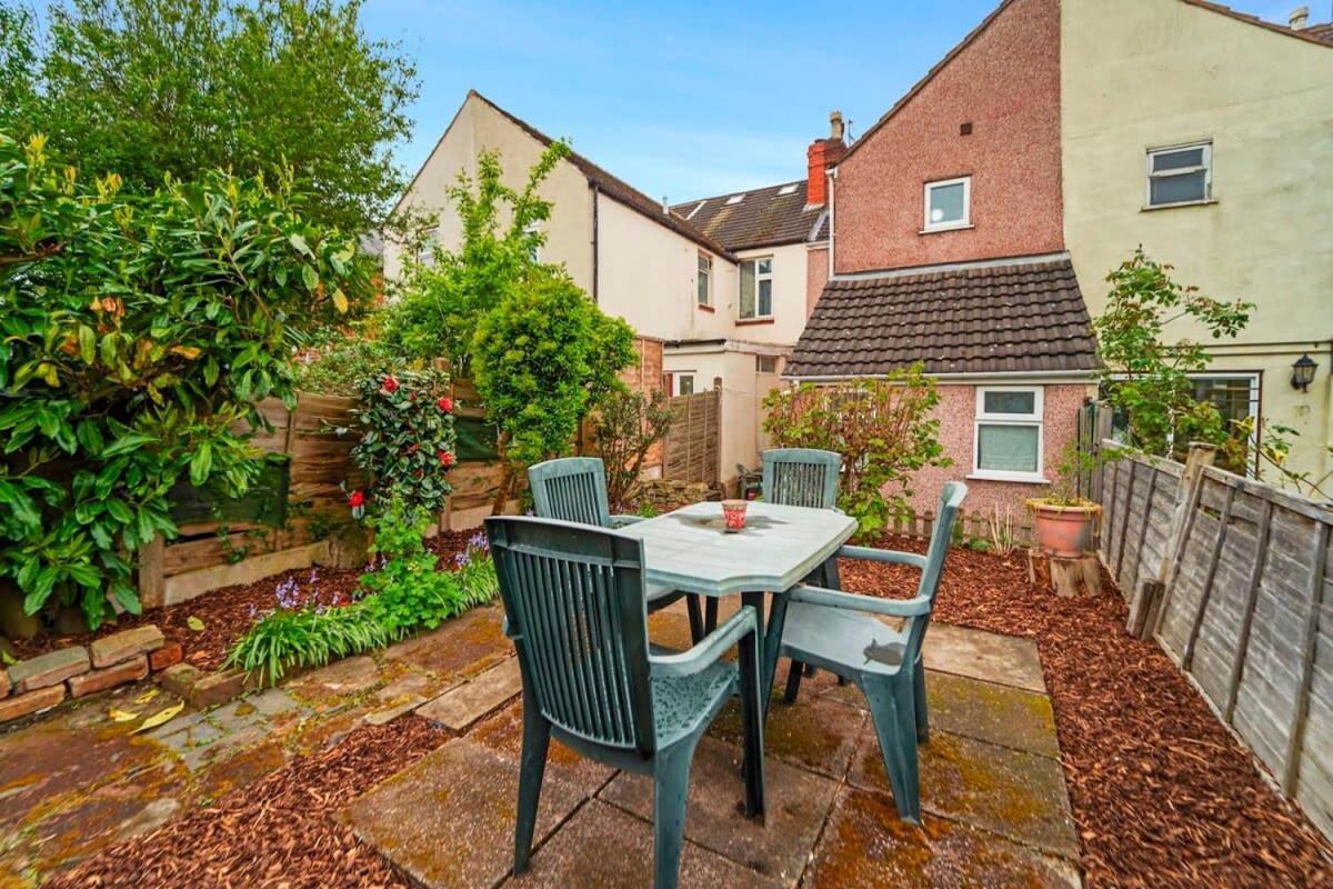 4 Bed Homely Retreat - Wolverhampton Esterno foto
